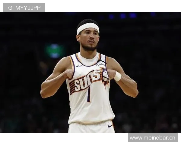 吉莱斯皮称赞布克决策果断自己专注于接球投篮半场贡献12分